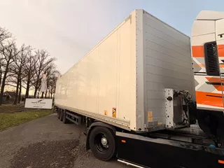 Schmitz Cargobull Kasten doppelstock taillift 3 axle SCB S3B Dryfreight loadlift disk brakes koffer isoliert